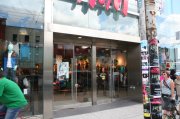 H&M Door